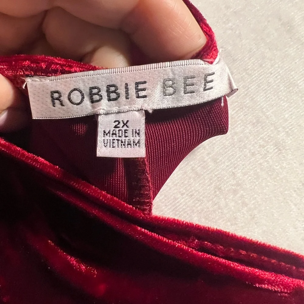 Robbie Bee Women's Red Velvet Midi Dress. In EUC.